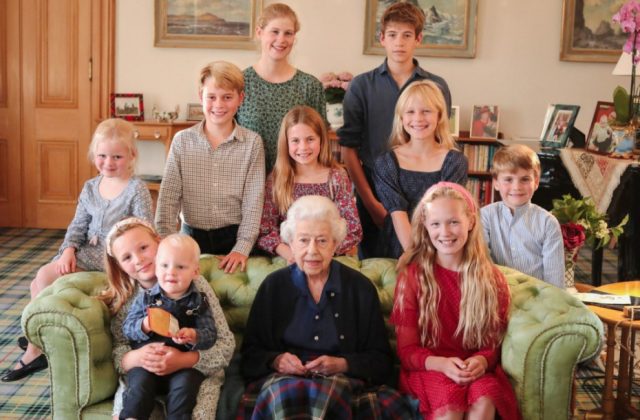 Принцот Луис го слави петтиот роденден  кралското семејство објави нови фотографии