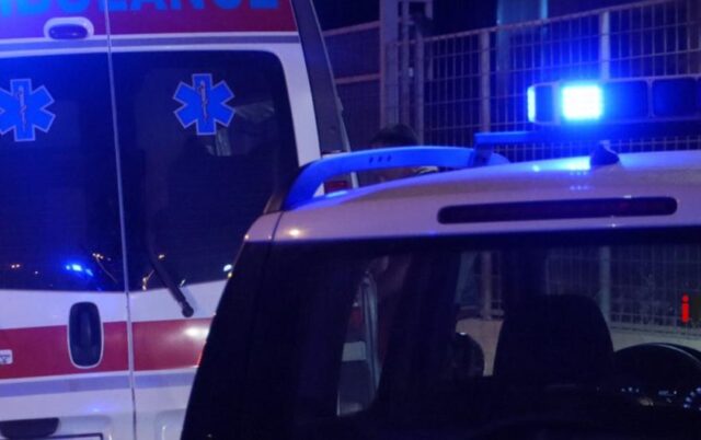 Две жени се тепале во трговски во Центар, а маж снимал со мобилен